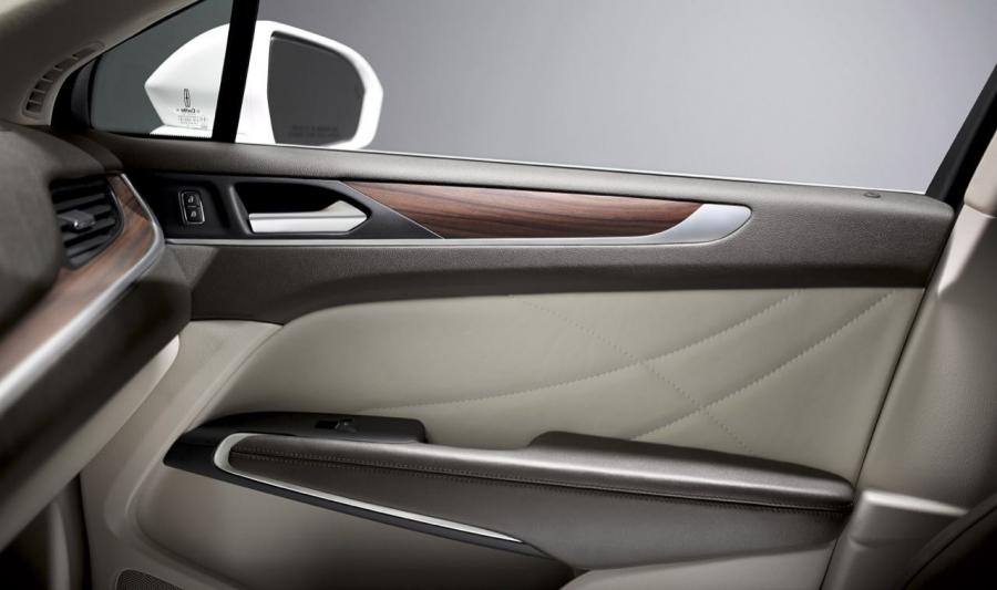  Lincoln MKC 2014 года  (фото 5 из 33)
